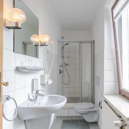 Johnsburg מלון 3*